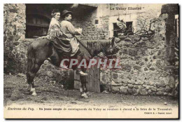 CPA Folklore Le Velay Environs Du Puy Un Jeune Couple De Montagnards Du Velay Cheval - Costumi