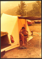 School Boy Sitting In Camp On Beach Old Photo 9x12 Cm #41161 - Anonyme Personen
