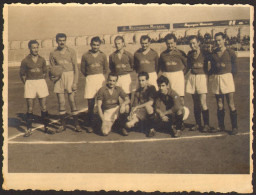 Group Men Guys  Sport Soccer Team    Old Photo 8x11 Cm #41168 - Anonyme Personen