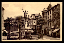 34 - PEZENAS - STATUE ET PLACE DE LA REPUBLIQUE - Pezenas