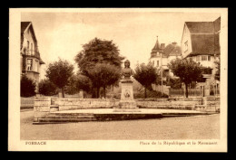 57 - FORBACH - PLACE DE LA REPUBLIQUE ET LE MONUMENT - Forbach