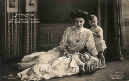 Kronprinzessin Cecilie Mit Söhnen - Royal Families