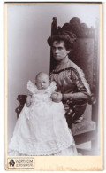 Fotografie Wertheim, Berlin, Leipzigerstr., Portrait Mutter Emmy Mit Sohn Erwin Im Weissen Kleid  - Anonieme Personen