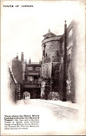 29-4-2024 (3 Z 21) Very Old B/w - UK - Tower Of London (2 Postcards) - Châteaux