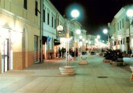 73941713 San_Vincenzo_Livorno_Toscana_IT Zona Pedonale Fussgaengerzone Am Abend - Autres & Non Classés