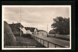 AK Kampen A. Sylt, Dorfstrasse Mit Passanten  - Sylt