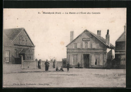 CPA Mardyck, La Mairie Et L`Ecole Des Garcons  - Sonstige & Ohne Zuordnung