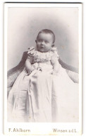 Fotografie F. Ahlborn, Winsen A. D. L., Baby Im Hübschen Taufkleid  - Anonymous Persons