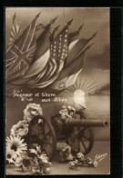 CPA Honneur Et Gloire Aux Allies, Flaggen Et Kanone Avec Des Fleurs  - Sonstige & Ohne Zuordnung