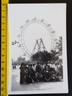 #15   Anonymous Persons  - Man And Woman In Front Of The Ferris Wheel - Personnes Anonymes