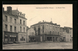 CPA Neuville-de-Poitou, La Grande Place  - Neuville En Poitou