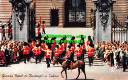 R545325 London. Guards Band At Buckingham Palace. Young Photo. Kodak Ektachrome - Autres & Non Classés