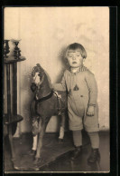 Foto-AK Niedliches Kind Mit Spielzeugpferd  - Used Stamps