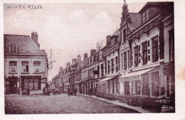 59 - MONT CASSEL - Rue Du Marechal Foch Et Hotel Du Sauvage - Cassel