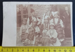 #15    Anonymous Persons - Enfant Child  - Boy Garcon  Girl Fille In Macedonian Folklore Costume - Personnes Anonymes