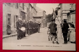 92 - NANTERRE - LES POMPIERS - SALUT AU DRAPEAU - Bombero