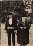 AU PAYS BRETON   COUPLE BRETON DE SAINT THEGONNEC      EDITIONS DELANOUE - Bretagne