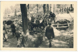 CARTE PHOTO MILITAIRE - ENTERREMENT D'UN OFFICIER OFLAG XB N° 10 (2 éme GUERRE MONDIAL) - Oorlog 1939-45