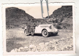 PHOTO  AUTOMOBILE  BELLE VOITURE ANCIENNE  DECAPOTALBE AVEC MILITAIRES - Cars