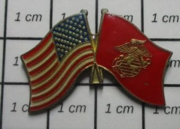 3617 Pin's Pins / Beau Et Rare /  MILITARIA / EMBLEME DES US MARINES DRAPEAU USA - Militares