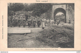 SUR LE FRONT DERNIERS HONNEURS RENDUS A UN BRAVE - Guerre 1914-18