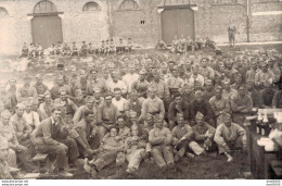 CARTE PHOTO NON IDENTIFIEE REPRESENTANT UN REGIMENT PRENANT LA POSE - To Identify