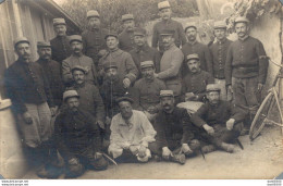 CARTE PHOTO NON IDENTIFIEE REPRESENTANT UN GROUPE DE SOLDATS PHOTO GUILLEMINOT PARIS - Zu Identifizieren