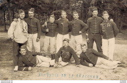 CARTE PHOTO NON IDENTIFIEE REPRESENTANT DES SOLDATS DU CAMP DE LA BRACONNE PRENANT LA POSE - Da Identificare