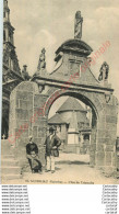 29. GUIMILIAU .  Arc De Triomphe .  CPA Animée . - Guimiliau