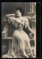 Foto-AK RPH Nr. 1596 /4: Lachende Dame Im Taillierten Kleid  - Fotografie