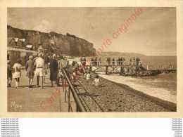 76.  DIEPPE .  L'Estacade Et La Plage Devant Le Casino . - Dieppe