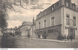 72 CHATEAU DU LOIR CARREFOUR PLACE LEMONIER ET AVENUE DE LA GARE ANIMEE DEVANT LE CAFE DE L'OUEST - Chateau Du Loir