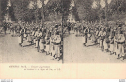 GUERRE 1914 TROUPES ALGERIENNES SE RENDANT A LA LIGNE DE FEU CARTE STEREOSCOPIQUE - Cartes Stéréoscopiques