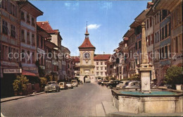 12432970 Morat Murten Grand Rue Hauptstrasse Brunnen Torbogen Murten - Sonstige & Ohne Zuordnung