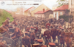 Militaria - Guerre 1914 - Infanterie Anglaise Au Repos Dans Une Rue A VILNIUST ( Lituanie )  - Guerra 1914-18