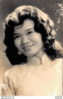 VIET NAM TONKIN INDOCHINE PHOTO TAILLE CPA UNE JEUNE FILLE SOURIANTE - Anonyme Personen