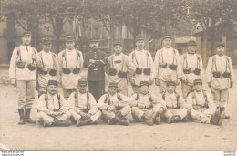 CARTE PHOTO NON IDENTIFIEE REPRESENTANT UN GROUPE DE SOLDATS PRENANT LA POSE - A Identifier