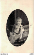 CARTE PHOTO NON IDENTIFIEE REPRESENTANT UN BEBE DANS UN MEDAILLON - To Identify