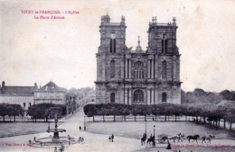51 - Marne - VITRY Le FRANCOIS - L'église - La Place D'armes - Vitry-le-François