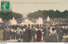 78 VERSAILLES LE BASSIN DE LATONE UN DIMANCHE DE GRANDES EAUX VUE SUR LE TAPIS VERT - Versailles (Schloß)