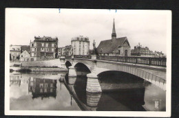 Sens - Le Grand Pont Et L'église - Sens