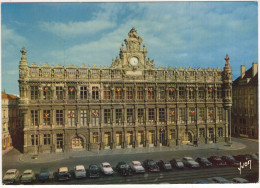 Valenciennes: PEUGEOT 403,RENAULT DAUPHINE,CITROËN 2CV, TRACTION, DS, PANHARD DYNA,SIMCA ARONDE. Hotel De Ville (France) - Turismo