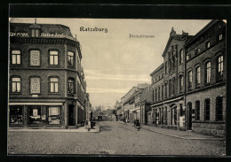 AK Ratzeburg, Domstrasse Mit Zigarrengeschäft  - Ratzeburg