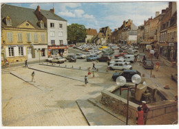 La Chatre: RENAULT 12,5, 4-COMBI, PEUGEOT 305, 304 BREAK, SIMCA 1100, CITROËN VISA, MOTO - Place Du Marché - (France) - Voitures De Tourisme