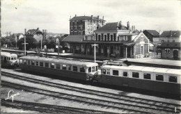 1C  ---  8  CONFLANS-SAINTE-HONORINE  La Gare Et Les Quais - Conflans Saint Honorine