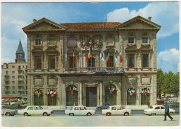 Marseille: FORD CORSAIR V4, 2x RENAULT 10, 8, SIMCA ARONDE, 3x CITROËN 2CV - L'Hotel De Ville - (France) - PKW