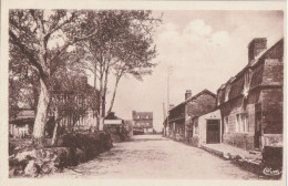 LE THEIL En AUGE  Entrée Du Bourg - Autres & Non Classés