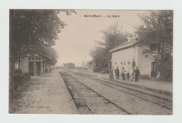 CPA - 36 - SAINT-MAUR-sur-INDRE - La Gare - Vue Intérieure, Ligne Chemin De Fer Et Probablement Famille Du Chef De Gare - Gares - Sans Trains