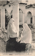 ALBANIE - Kastoria - Femmes Turques Dans Un Caravansérail - Animé - Carte Postale Ancienne - Albanien