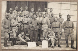 CARTE PHOTO MILITARIA - TB PLAN GROUPE MILITAIRE - Régiment ? Arme ? - Peut-être AFRIQUE DU NORD - Reggimenti